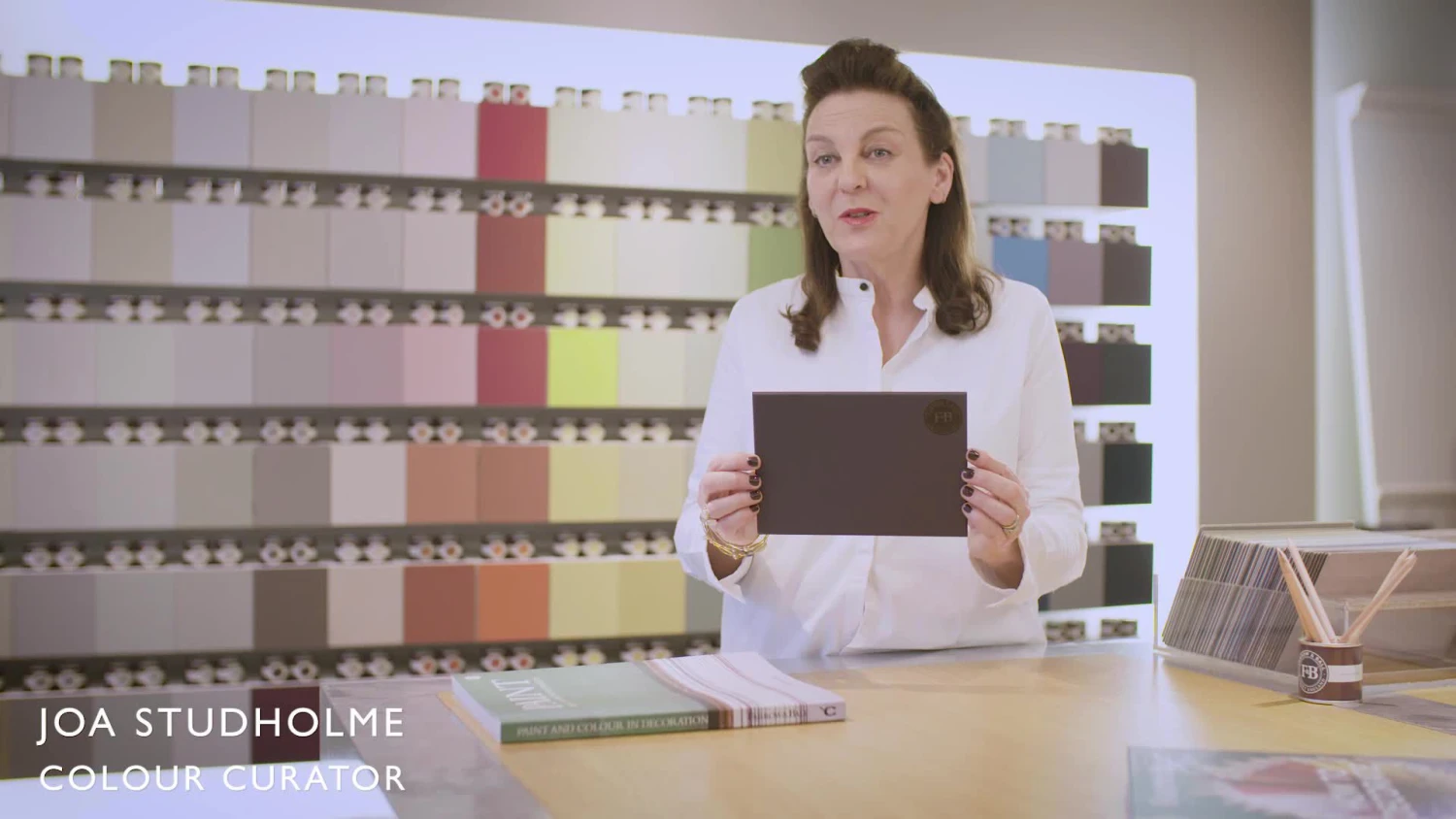 Farrow & Ball Paean Black No.294 Gloss Metal & Wood Paint, 750ml - Image 2