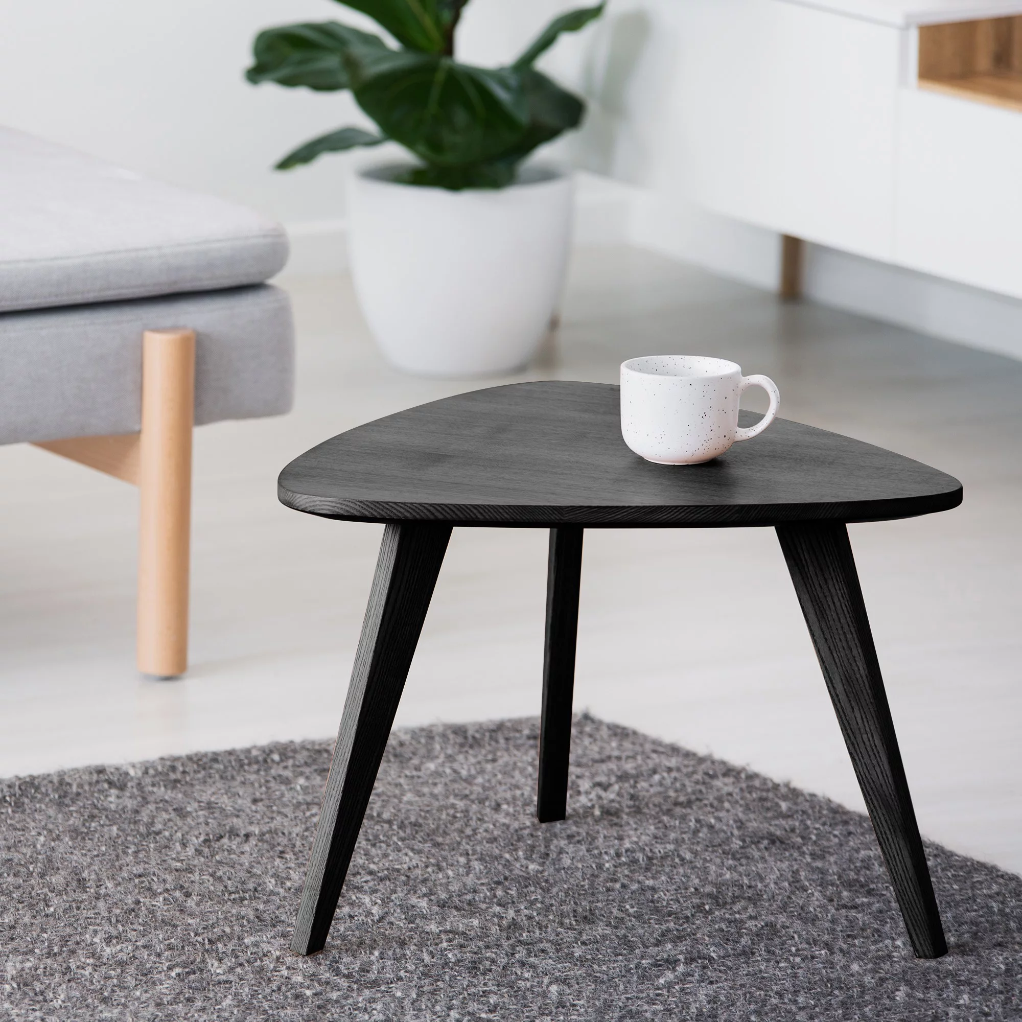 Ronseal Interior Ebony Gloss Varnish, 250ml - Image 4