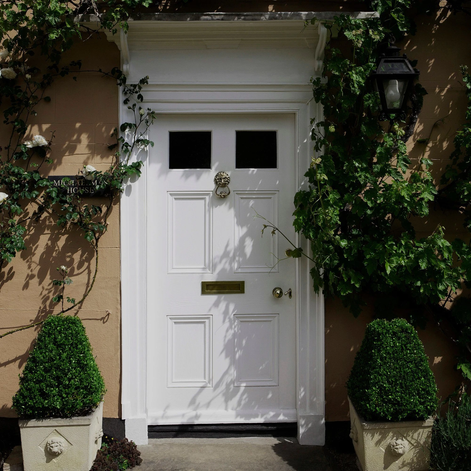 Sandtex 10 Year White Satinwood Exterior Metal & Wood Paint, 2.5L - Image 2